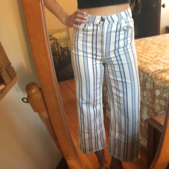 Striped Wide Leg Cropped Pant - Picture 4 of 4